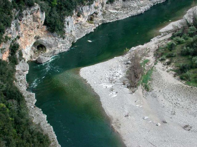 47_ardeche_in_cirque_de_la_madeleine_de_neumann